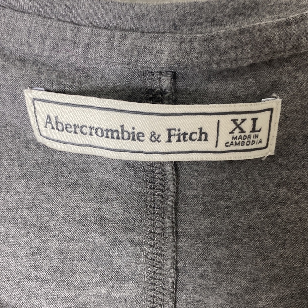 Abercrombie & Fitch Gray Short Sleeve Tee - Picture 2 of 5